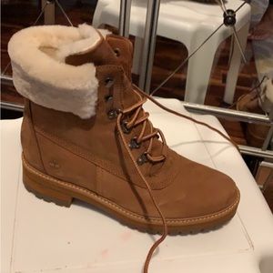 Timberland Women’s Courmayeur Valley Boots- size: Women’s 10